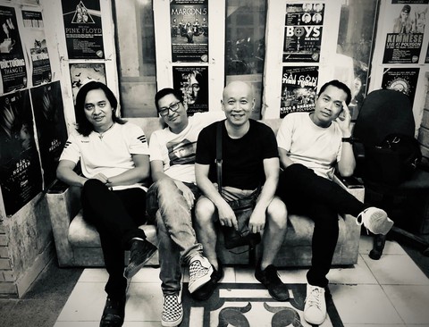 Vĩnh biệt rocker Xuân Thi - ngọn lửa của Small Fire, nhà báo âm nhạc tận tâm - Ảnh 5. Vĩnh biệt rocker Xuân Thi - ngọn lửa của Small Fire, nhà báo âm nhạc tận tâm - Ảnh 5.