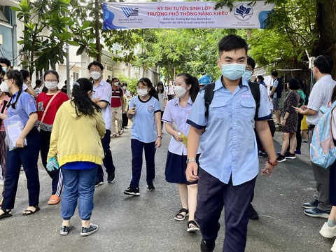 TP.HCM không tăng mức thu dịch vụ giáo dục trong năm học 2022-2023 - Ảnh 1. TP.HCM không tăng mức thu dịch vụ giáo dục trong năm học 2022-2023 - Ảnh 1.