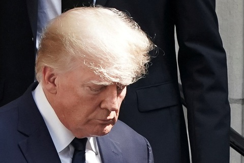 Ông Trump và các con cùng có mặt trong tang lễ bà Ivana Trump - Ảnh 4. Ông Trump và các con cùng có mặt trong tang lễ bà Ivana Trump - Ảnh 4.