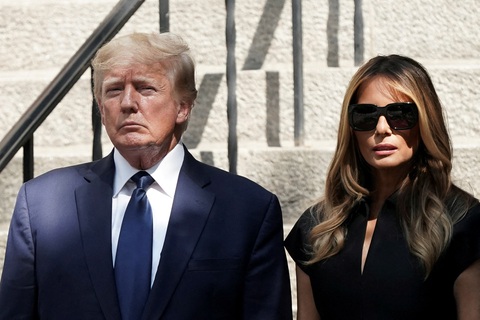 Ông Trump và các con cùng có mặt trong tang lễ bà Ivana Trump - Ảnh 2. Ông Trump và các con cùng có mặt trong tang lễ bà Ivana Trump - Ảnh 2.