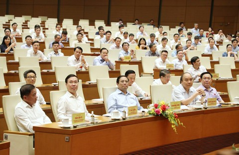 Thủ tướng: Nhiều người giàu lên vì đất, sai phạm tù tội cũng vì đất - Ảnh 2. Thủ tướng: Nhiều người giàu lên vì đất, sai phạm tù tội cũng vì đất - Ảnh 2.