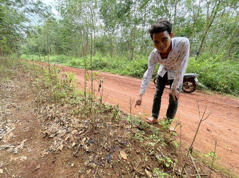 Khởi tố thanh niên đốt bỏng hai chân cháu bé 8 tuổi - Ảnh 2. Khởi tố thanh niên đốt bỏng hai chân cháu bé 8 tuổi - Ảnh 2.