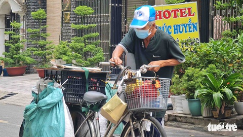 Một phần cơm phải chia đôi ở xóm trọ nghèo mùa bão giá - Ảnh 4. Một phần cơm phải chia đôi ở xóm trọ nghèo mùa bão giá - Ảnh 4.