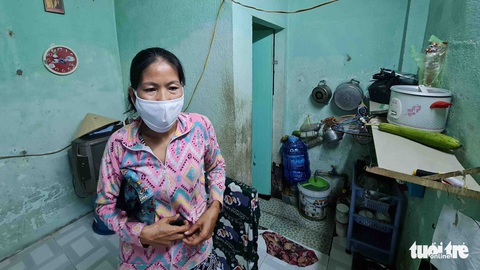 Một phần cơm phải chia đôi ở xóm trọ nghèo mùa bão giá - Ảnh 5. Một phần cơm phải chia đôi ở xóm trọ nghèo mùa bão giá - Ảnh 5.