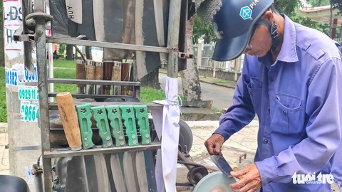 Một phần cơm phải chia đôi ở xóm trọ nghèo mùa bão giá - Ảnh 3. Một phần cơm phải chia đôi ở xóm trọ nghèo mùa bão giá - Ảnh 3.