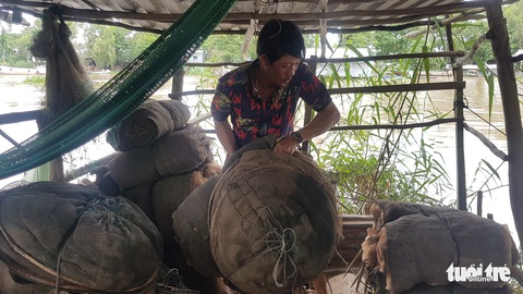 Nước đổ về nhiều, dân đầu nguồn sông Tiền, sông Hậu phấn khởi chuẩn bị đánh bắt cá - Ảnh 5. Nước đổ về nhiều, dân đầu nguồn sông Tiền, sông Hậu phấn khởi chuẩn bị đánh bắt cá - Ảnh 5.