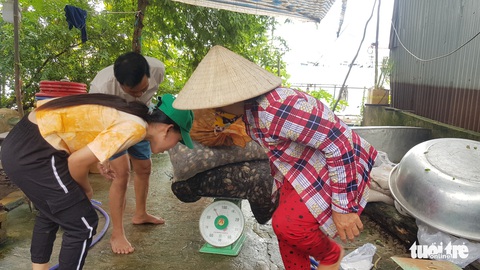 Nước đổ về nhiều, dân đầu nguồn sông Tiền, sông Hậu phấn khởi chuẩn bị đánh bắt cá - Ảnh 6. Nước đổ về nhiều, dân đầu nguồn sông Tiền, sông Hậu phấn khởi chuẩn bị đánh bắt cá - Ảnh 6.