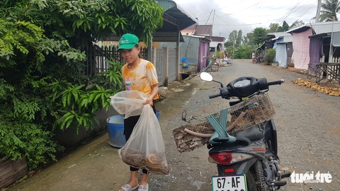 Nước đổ về nhiều, dân đầu nguồn sông Tiền, sông Hậu phấn khởi chuẩn bị đánh bắt cá - Ảnh 9. Nước đổ về nhiều, dân đầu nguồn sông Tiền, sông Hậu phấn khởi chuẩn bị đánh bắt cá - Ảnh 9.