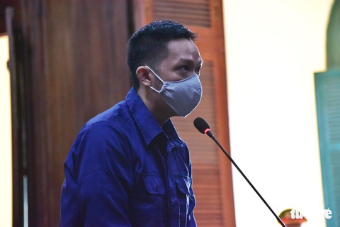 Người dân TP.HCM đến tòa từ sớm chờ xét xử ‘dì ghẻ’ và cha ruột bạo hành bé gái 8 tuổi đến chết - Ảnh 2. Người dân TP.HCM đến tòa từ sớm chờ xét xử ‘dì ghẻ’ và cha ruột bạo hành bé gái 8 tuổi đến chết - Ảnh 2.