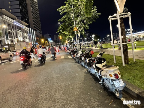 Đề xuất lập bãi giữ xe góc đường Lê Lợi - Nguyễn Huệ để giải quyết tình trạng đậu xe bát nháo - Ảnh 2. Đề xuất lập bãi giữ xe góc đường Lê Lợi - Nguyễn Huệ để giải quyết tình trạng đậu xe bát nháo - Ảnh 2.