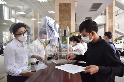 Thu tiền sử dụng đất tăng gần 100% dù 4 doanh nghiệp trúng đấu giá đất Thủ Thiêm bỏ cọc - Ảnh 1. Thu tiền sử dụng đất tăng gần 100% dù 4 doanh nghiệp trúng đấu giá đất Thủ Thiêm bỏ cọc - Ảnh 1.