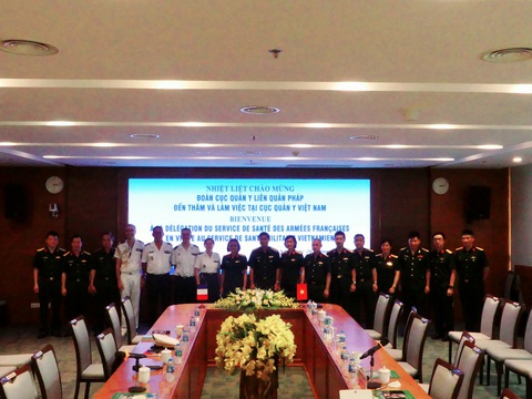 Thăm bệnh viện quân y Việt Nam, tướng Pháp muốn cử học viên sang học tập - Ảnh 1. Thăm bệnh viện quân y Việt Nam, tướng Pháp muốn cử học viên sang học tập - Ảnh 1.