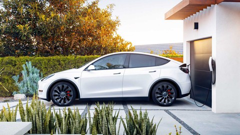 Elon Musk xấu hổ vì giá xe điện Tesla tăng - Ảnh 2. Elon Musk xấu hổ vì giá xe điện Tesla tăng - Ảnh 2.