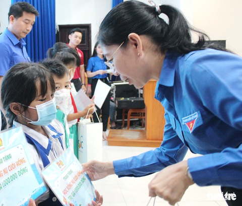 Phú Quý vẫy gọi, chiến sĩ tình nguyện TP.HCM trả lời! - Ảnh 4. Phú Quý vẫy gọi, chiến sĩ tình nguyện TP.HCM trả lời! - Ảnh 4.
