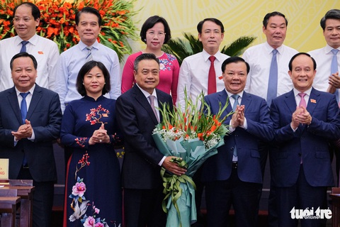 Ông Trần Sỹ Thanh được bầu làm chủ tịch UBND TP Hà Nội - Ảnh 3. Ông Trần Sỹ Thanh được bầu làm chủ tịch UBND TP Hà Nội - Ảnh 3.