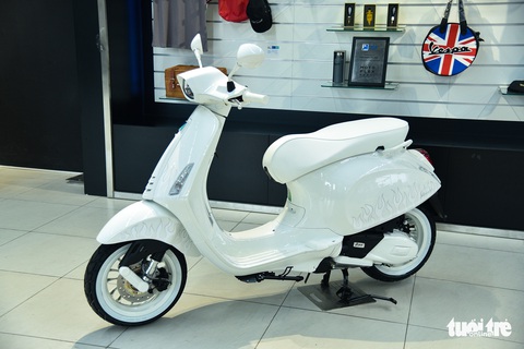 Dân buôn gom hàng Vespa Justin Bieber bán chênh lệch gần 10 triệu đồng - Ảnh 2. Dân buôn gom hàng Vespa Justin Bieber bán chênh lệch gần 10 triệu đồng - Ảnh 2.