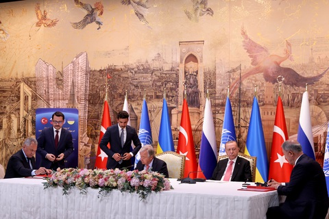 Nga, Ukraine không ngồi chung bàn khi ký thỏa thuận ngũ cốc - Ảnh 2. Nga, Ukraine không ngồi chung bàn khi ký thỏa thuận ngũ cốc - Ảnh 2.
