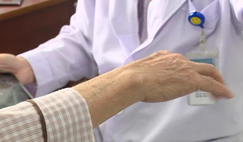 Kích thích não sâu giúp bệnh nhân Parkinson trở về cuộc sống bình thường - Ảnh 1. Kích thích não sâu giúp bệnh nhân Parkinson trở về cuộc sống bình thường - Ảnh 1.
