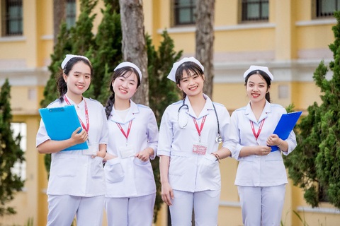 6 nhóm ngành học ‘hot’ nhất năm 2022: Ra trường dễ tìm việc tốt, lương cao - Ảnh 3. 6 nhóm ngành học ‘hot’ nhất năm 2022: Ra trường dễ tìm việc tốt, lương cao - Ảnh 3.