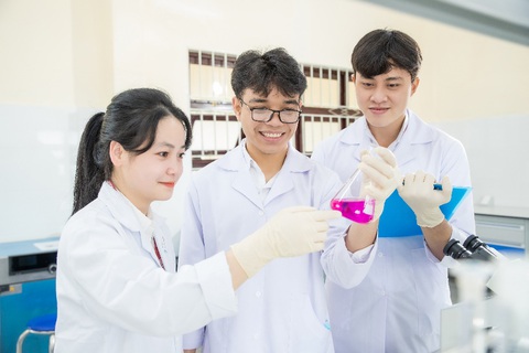 6 nhóm ngành học ‘hot’ nhất năm 2022: Ra trường dễ tìm việc tốt, lương cao - Ảnh 5. 6 nhóm ngành học ‘hot’ nhất năm 2022: Ra trường dễ tìm việc tốt, lương cao - Ảnh 5.