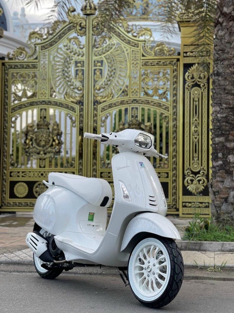 Dân buôn gom hàng Vespa Justin Bieber bán chênh lệch gần 10 triệu đồng - Ảnh 1. Dân buôn gom hàng Vespa Justin Bieber bán chênh lệch gần 10 triệu đồng - Ảnh 1.