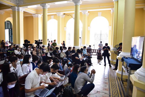 Mẹ bé 8 tuổi lần đầu lên tiếng: Lần cuối ôm con, dù đầy thương tích, gương mặt con vẫn đẹp lắm - Ảnh 1. Mẹ bé 8 tuổi lần đầu lên tiếng: Lần cuối ôm con, dù đầy thương tích, gương mặt con vẫn đẹp lắm - Ảnh 1.