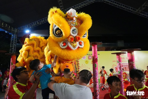 Cuối tuần ‘Về Chợ Lớn xem múa lân’ đặc sắc - Ảnh 5. Cuối tuần ‘Về Chợ Lớn xem múa lân’ đặc sắc - Ảnh 5.