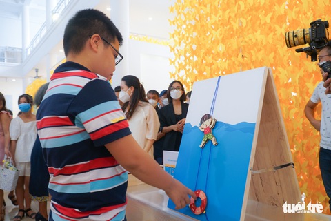 Hãy dừng dùng điện thoại, đưa con đi tập bơi - Ảnh 5. Hãy dừng dùng điện thoại, đưa con đi tập bơi - Ảnh 5.