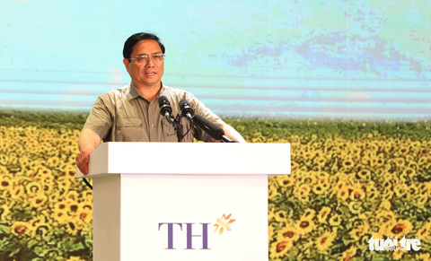 Thăm cánh đồng xứ Nghệ, Thủ tướng định hướng doanh nghiệp, nông dân phát triển ‘kinh tế xanh’ - Ảnh 2. Thăm cánh đồng xứ Nghệ, Thủ tướng định hướng doanh nghiệp, nông dân phát triển ‘kinh tế xanh’ - Ảnh 2.