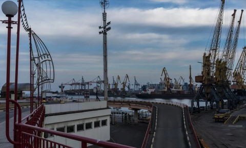 Chưa trọn ngày ký thỏa thuận ngũ cốc, Ukraine nói Nga tấn công cảng Odessa - Ảnh 1. Chưa trọn ngày ký thỏa thuận ngũ cốc, Ukraine nói Nga tấn công cảng Odessa - Ảnh 1.