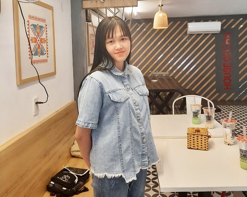 Nữ sinh đạt điểm 10 môn văn duy nhất Quảng Nam với bài thi 9 trang giấy - Ảnh 3. Nữ sinh đạt điểm 10 môn văn duy nhất Quảng Nam với bài thi 9 trang giấy - Ảnh 3.
