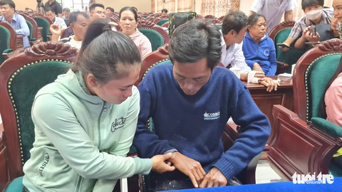 12 ngày không thức ăn và nước uống, 5 ngư dân Bình Thuận sinh tồn cách nào? - Ảnh 5. 12 ngày không thức ăn và nước uống, 5 ngư dân Bình Thuận sinh tồn cách nào? - Ảnh 5.