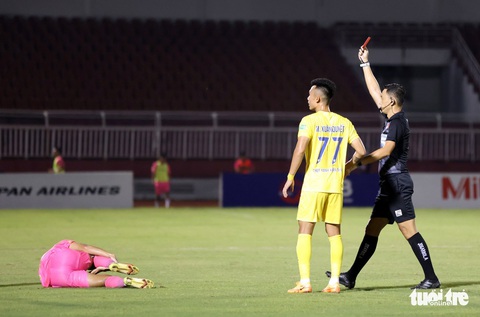Hòa 2-2, Sài Gòn và Nam Định níu nhau ở cuối bảng - Ảnh 3.