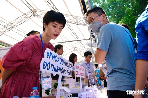Tưng bừng hai ngày hội tư vấn xét tuyển tại TP.HCM và Hà Nội - Ảnh 15. Tưng bừng hai ngày hội tư vấn xét tuyển tại TP.HCM và Hà Nội - Ảnh 15.