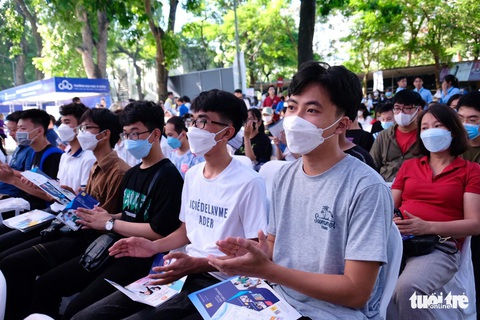 Tưng bừng hai ngày hội tư vấn xét tuyển tại TP.HCM và Hà Nội - Ảnh 12. Tưng bừng hai ngày hội tư vấn xét tuyển tại TP.HCM và Hà Nội - Ảnh 12.