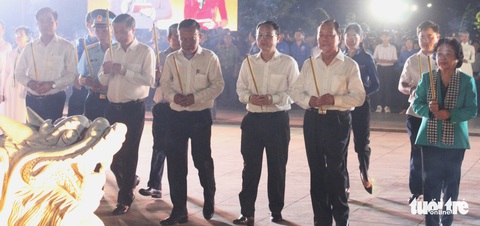 Thắp ngọn nến thơm sưởi ấm anh linh liệt sĩ - Ảnh 3. Thắp ngọn nến thơm sưởi ấm anh linh liệt sĩ - Ảnh 3.