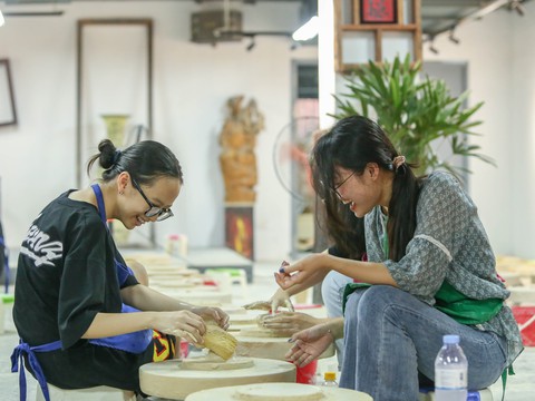 Nghỉ lễ 2-9: Đến bảo tàng mặc cổ phục, làm đèn lồng từ giấy giang- Ảnh 1. Nghỉ lễ 2-9: Đến bảo tàng mặc cổ phục, làm đèn lồng từ giấy giang- Ảnh 1.