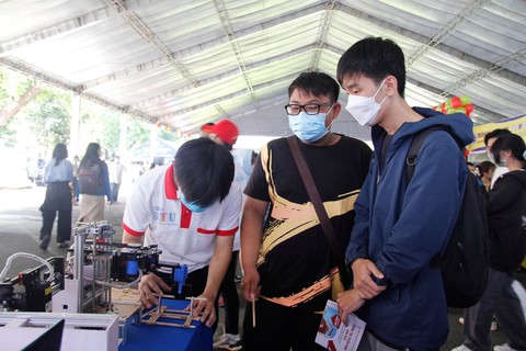 Đã trúng tuyển 5 trường đại học, giờ đăng ký nguyện vọng ra sao? - Ảnh 6. Đã trúng tuyển 5 trường đại học, giờ đăng ký nguyện vọng ra sao? - Ảnh 6.