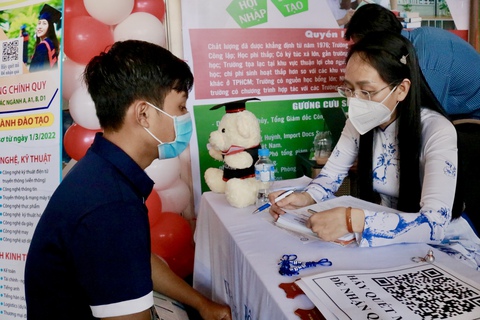 ngay hoi xet tuyen (2) ngay hoi xet tuyen (2)