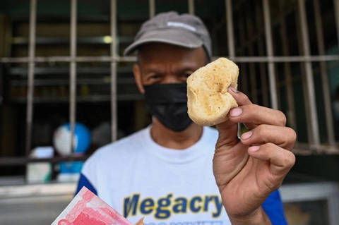 Nhiều tiệm bánh mì Philippines cắt giảm trọng lượng vì lạm phát - Ảnh 2. Nhiều tiệm bánh mì Philippines cắt giảm trọng lượng vì lạm phát - Ảnh 2.