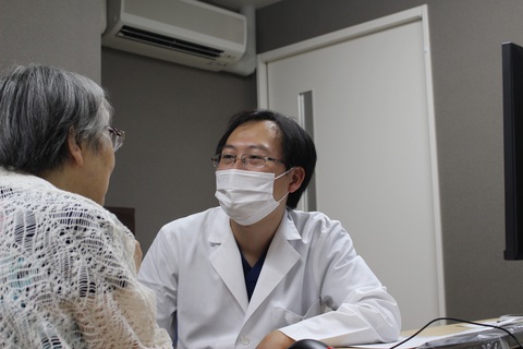 Bác sĩ là ‘tham mưu’, còn thuốc men là ‘vũ khí’ chiến thắng ung thư - Ảnh 1. Bác sĩ là ‘tham mưu’, còn thuốc men là ‘vũ khí’ chiến thắng ung thư - Ảnh 1.