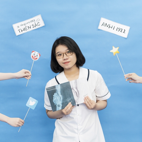 Hai thí sinh thủ khoa khối D01: Người dự định học tại Singapore, người muốn học ngoại giao - Ảnh 1. Hai thí sinh thủ khoa khối D01: Người dự định học tại Singapore, người muốn học ngoại giao - Ảnh 1.