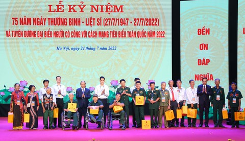Chủ tịch nước: Cần quan tâm giải quyết hồ sơ xác nhận người có công còn tồn đọng - Ảnh 2. Chủ tịch nước: Cần quan tâm giải quyết hồ sơ xác nhận người có công còn tồn đọng - Ảnh 2.