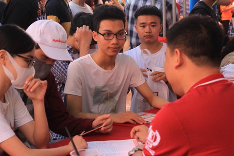 Tưng bừng hai ngày hội tư vấn xét tuyển tại TP.HCM và Hà Nội - Ảnh 9. Tưng bừng hai ngày hội tư vấn xét tuyển tại TP.HCM và Hà Nội - Ảnh 9.