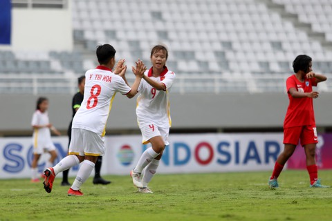 U18 nữ Việt Nam thắng Singapore 9-0 trong trận ra quân Giải U18 Đông Nam Á 2022 - Ảnh 1. U18 nữ Việt Nam thắng Singapore 9-0 trong trận ra quân Giải U18 Đông Nam Á 2022 - Ảnh 1.