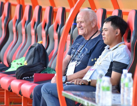 HLV Petrovic: Hoàng Anh Gia Lai quá mạnh… - Ảnh 1. HLV Petrovic: Hoàng Anh Gia Lai quá mạnh… - Ảnh 1.