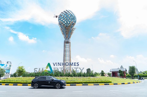 Hàng nghìn khách xếp hàng để lái thử VF 8 - Ảnh 8. Hàng nghìn khách xếp hàng để lái thử VF 8 - Ảnh 8.