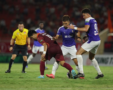 V-League 2022: Làn gió mát từ ‘viện binh’ - Ảnh 1. V-League 2022: Làn gió mát từ ‘viện binh’ - Ảnh 1.
