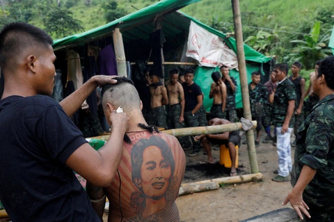 Myanmar hành quyết 4 người, có 2 đồng minh của bà Suu Kyi - Ảnh 1. Myanmar hành quyết 4 người, có 2 đồng minh của bà Suu Kyi - Ảnh 1.