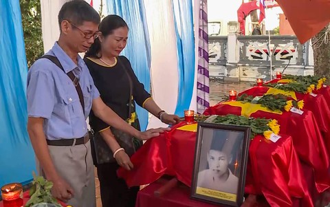 27-7: Tìm lại tên cho anh - Kỳ 4: Viên gạch hồng dưới huyệt mộ - Ảnh 1. 27-7: Tìm lại tên cho anh - Kỳ 4: Viên gạch hồng dưới huyệt mộ - Ảnh 1.